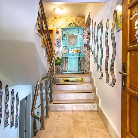 Ay Bed & Breakfast 4*