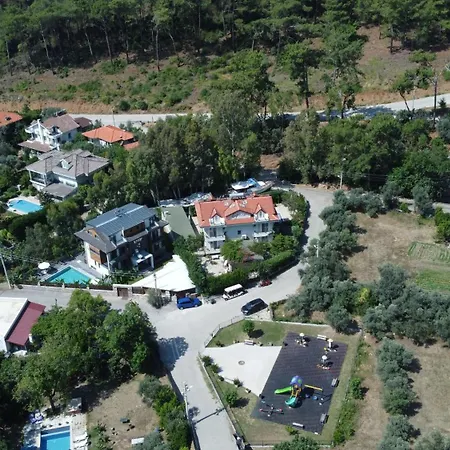 Ay Bed & Breakfast 4*